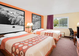 Super 8 by Wyndham Waverly 5