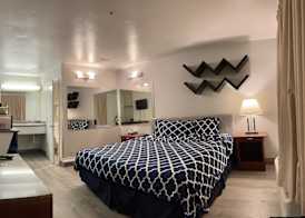 Americas Inn and Suite 5