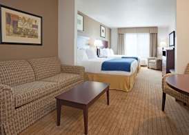 Holiday Inn Express & Suites ANTIGO by IHG 4