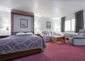 Super 8 by Wyndham Fond Du Lac 3