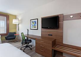 Holiday Inn Express & Suites CORONA by IHG 3