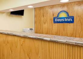 Days Inn & Suites by Wyndham Dayton North 2