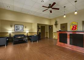 Super 8 by Wyndham Tupelo Airport 2