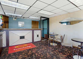 Econo Lodge Knoxville North 3