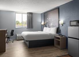 Super 8 by Wyndham Fort Wayne 5
