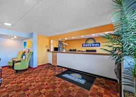 Days Inn by Wyndham Independence 2
