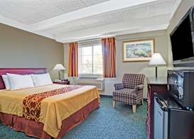 Travelodge by Wyndham Iowa City 3