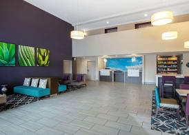 La Quinta Inn & Suites by Wyndham Las Vegas Nellis 3
