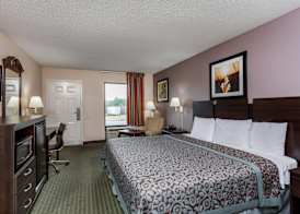 Days Inn by Wyndham Lugoff 4