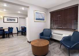 Days Inn & Suites by Wyndham Kokomo 3