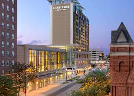 DoubleTree by Hilton Cedar Rapids Convention Complex 3