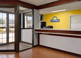 Days Inn by Wyndham Dillon 2