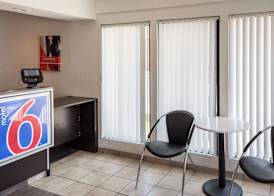 Motel 6 Bakersfield, CA - Convention Center 2