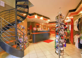 Econo Lodge at the Falls North 3