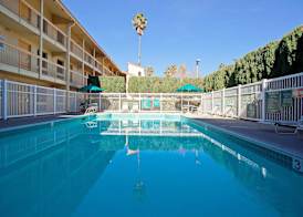 Super 8 by Wyndham San Bernardino 3