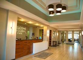 Hampton Inn & Suites Cathedral City 2