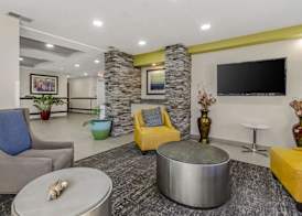 Clarion Pointe Staunton East 4
