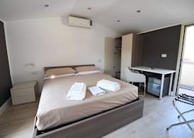Scilla SeaFront Rooms 4