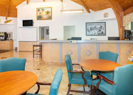 Super 8 by Wyndham North Palm Beach 3