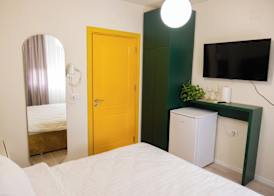 Room-three Doors Apartments, Papaya 1-be 5