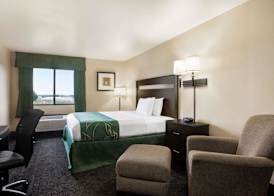 Travelodge by Wyndham Livonia 5