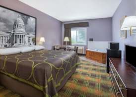 Super 8 by Wyndham Sweet Springs 5