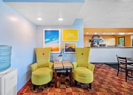 Days Inn by Wyndham Independence 4
