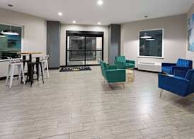 La Quinta Inn by Wyndham Buffalo Airport 3