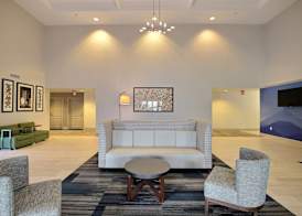 Holiday Inn Express & Suites MILWAUKEE AIRPORT by IHG 5