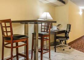 Quality Inn & Suites Pittsburgh Harmarville 5