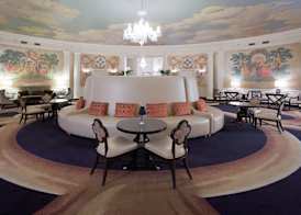 Hotel Roanoke & Conference Center, Curio Collection by Hilton 4