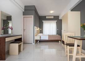 Esplanade Apartments - Heated Pool 3