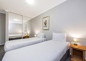 Central East Perth Flat with Pool & Gym Access 5