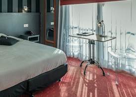 New Hotel de Lives 4