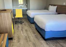 Days Inn by Wyndham Hemet 4