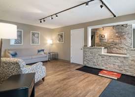 Econo Lodge Auburn I-95 2