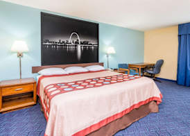 Super 8 by Wyndham O'Fallon 4