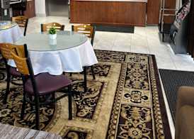 Days Inn by Wyndham Seattle Aurora 4