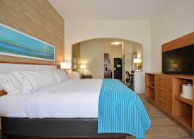 Holiday Inn Express & Suites FARMINGTON by IHG 4