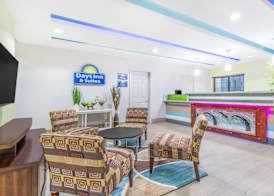 Days Inn & Suites by Wyndham Madisonville 2