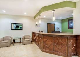 Days Inn by Wyndham Topeka 2