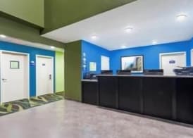Days Inn & Suites by Wyndham Jamaica JFK Airport 2