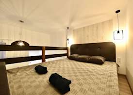 Cute gallery apartment close to the Basilica, Queen 4