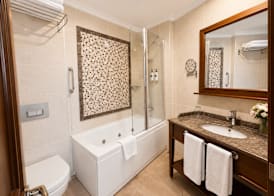 GLK PREMIER The Home Suites & Spa 4