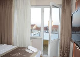 Hermanos Hotel 5
