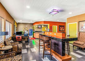 Econo Lodge Topeka at Wanamaker 3