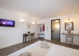 Myrsini's Luxury Suites 5