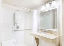 Wingate by Wyndham Erie 3