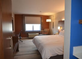 Holiday Inn Express & Suites ROCHESTER by IHG 4