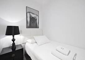 The White Flats Les Corts 4